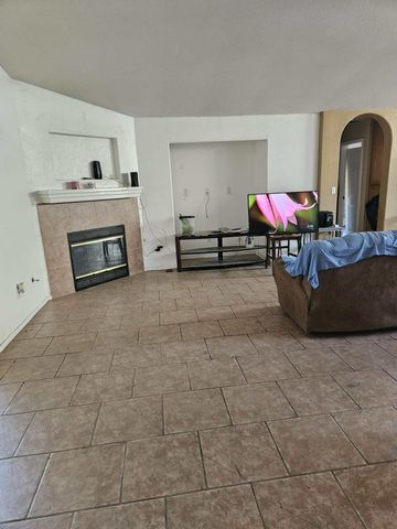 2530 W Porter Creek Avenue, Porterville, CA 93257