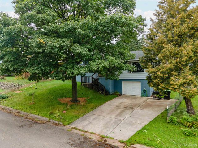 106 3rd Street, Alpha, MI 49902