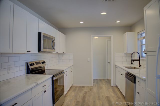 539 Meadowood Drive, Broken Arrow, OK 74011