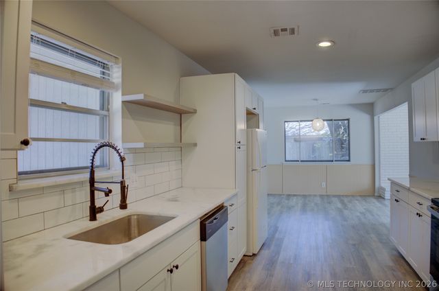 539 Meadowood Drive, Broken Arrow, OK 74011