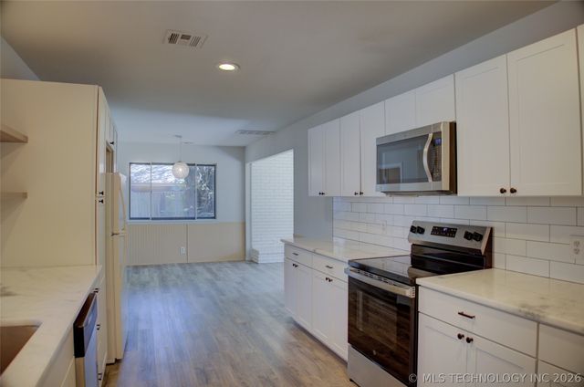 539 Meadowood Drive, Broken Arrow, OK 74011