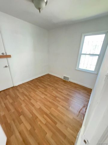 13503 Ashton Road, Detroit, MI 48223