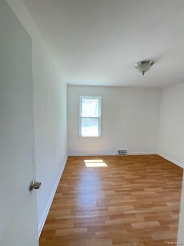 13503 Ashton Road, Detroit, MI 48223