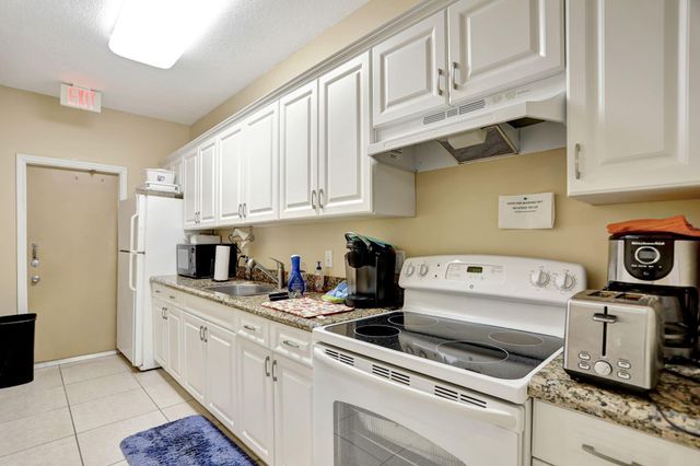 6048 Coral Lake Drive, Margate, FL 33063