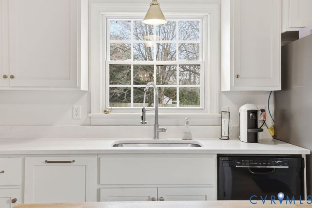 405 Canterbury St, Hopewell, VA 23860