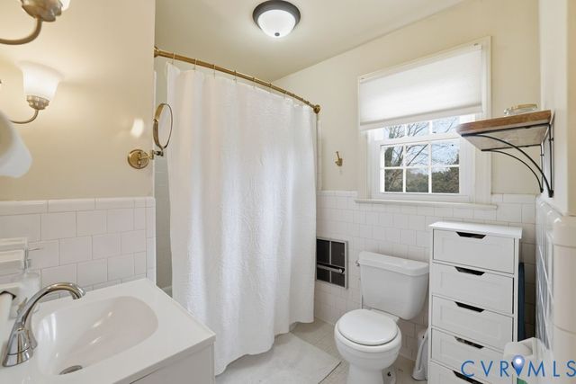 405 Canterbury St, Hopewell, VA 23860