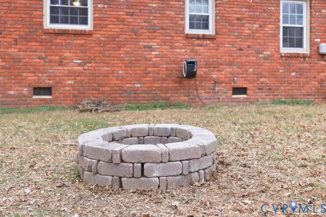 405 Canterbury St, Hopewell, VA 23860