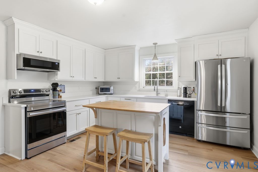 405 Canterbury St, Hopewell, VA 23860