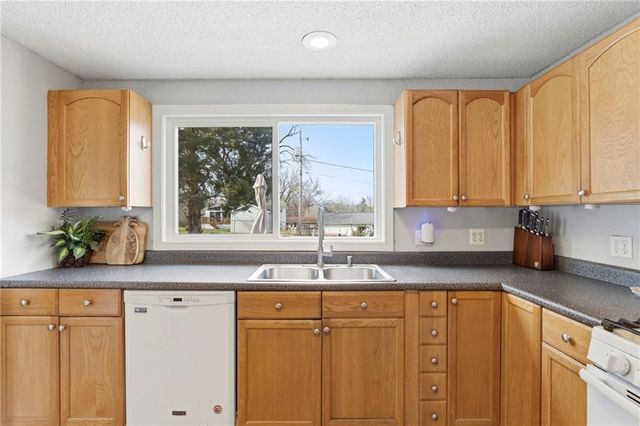 9000 W 49TH Street, Merriam, KS 66203