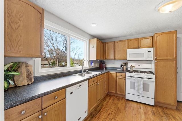 9000 W 49TH Street, Merriam, KS 66203