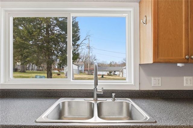 9000 W 49TH Street, Merriam, KS 66203