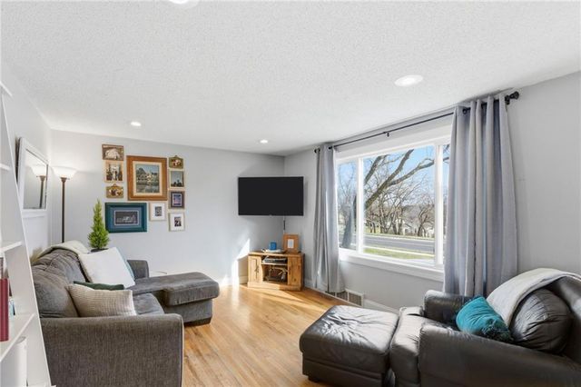 9000 W 49TH Street, Merriam, KS 66203