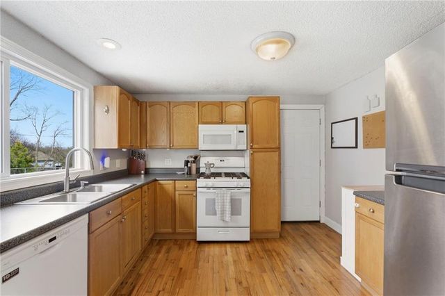 9000 W 49TH Street, Merriam, KS 66203