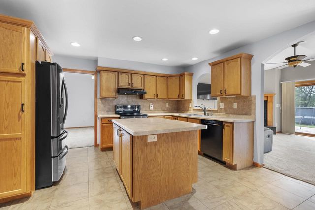 1325 S WESTHAVEN DRIVE, Oshkosh, WI 54904