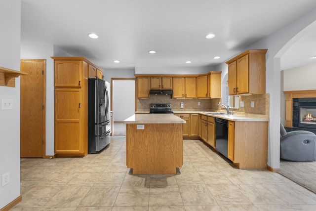 1325 S WESTHAVEN DRIVE, Oshkosh, WI 54904