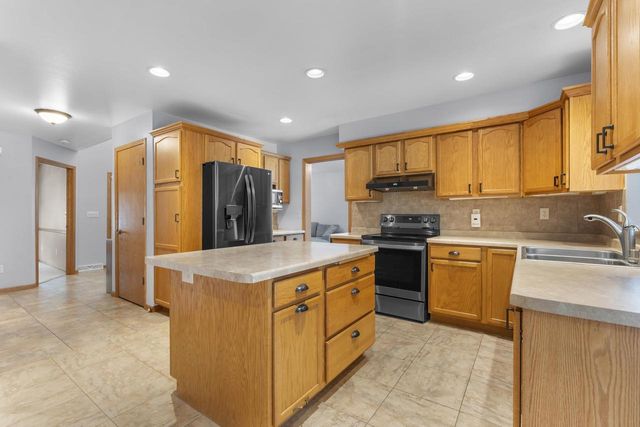 1325 S WESTHAVEN DRIVE, Oshkosh, WI 54904