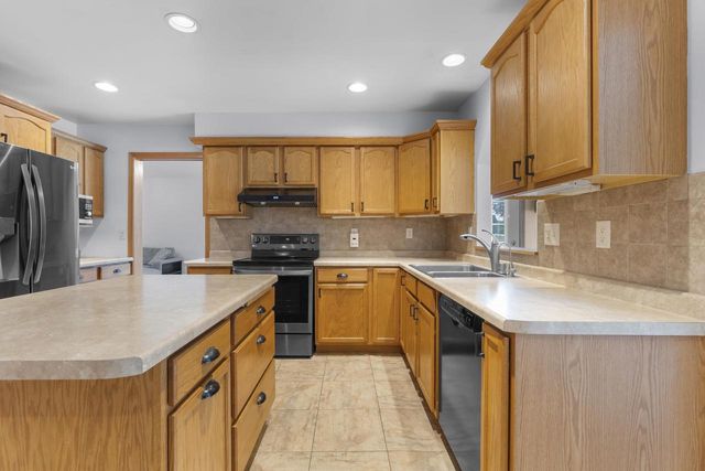 1325 S WESTHAVEN DRIVE, Oshkosh, WI 54904