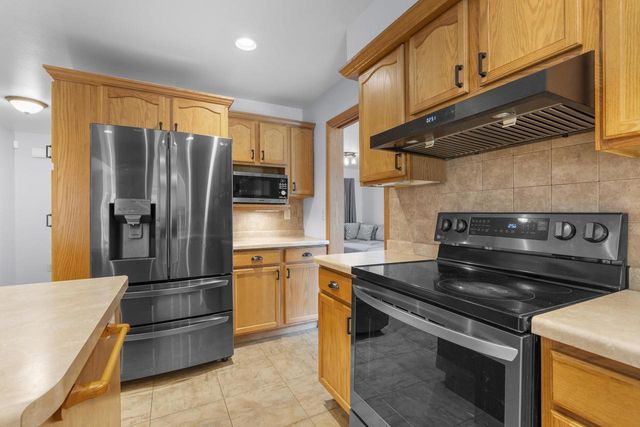1325 S WESTHAVEN DRIVE, Oshkosh, WI 54904