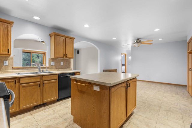 1325 S WESTHAVEN DRIVE, Oshkosh, WI 54904