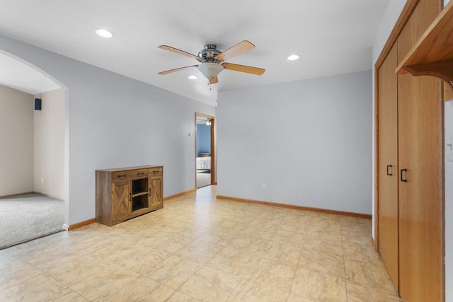 1325 S WESTHAVEN DRIVE, Oshkosh, WI 54904