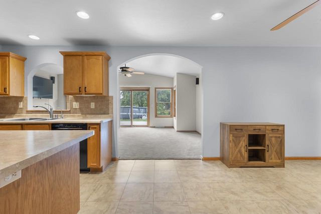 1325 S WESTHAVEN DRIVE, Oshkosh, WI 54904
