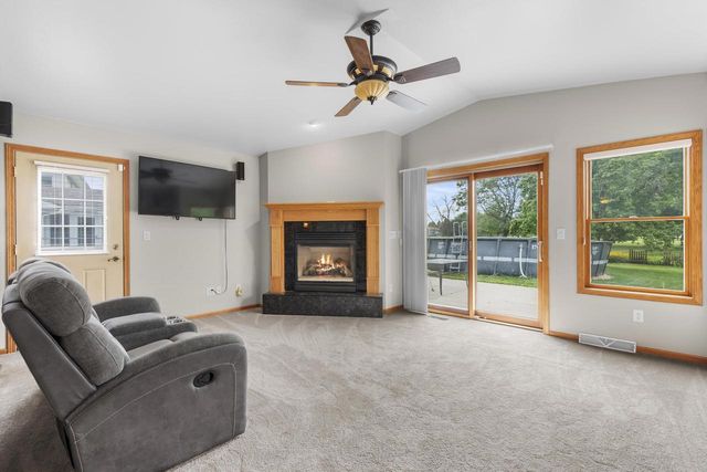 1325 S WESTHAVEN DRIVE, Oshkosh, WI 54904