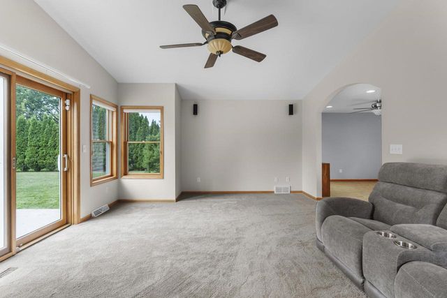 1325 S WESTHAVEN DRIVE, Oshkosh, WI 54904