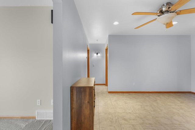 1325 S WESTHAVEN DRIVE, Oshkosh, WI 54904