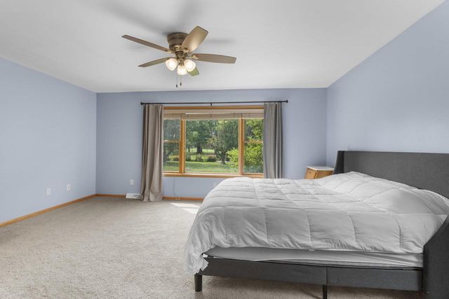 1325 S WESTHAVEN DRIVE, Oshkosh, WI 54904