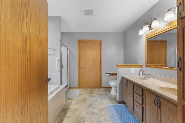 1325 S WESTHAVEN DRIVE, Oshkosh, WI 54904
