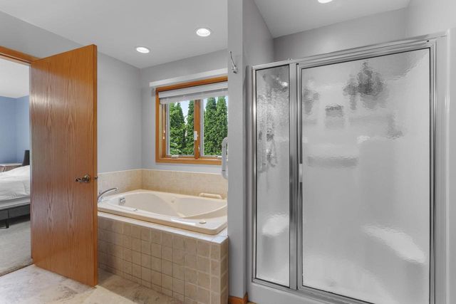 1325 S WESTHAVEN DRIVE, Oshkosh, WI 54904