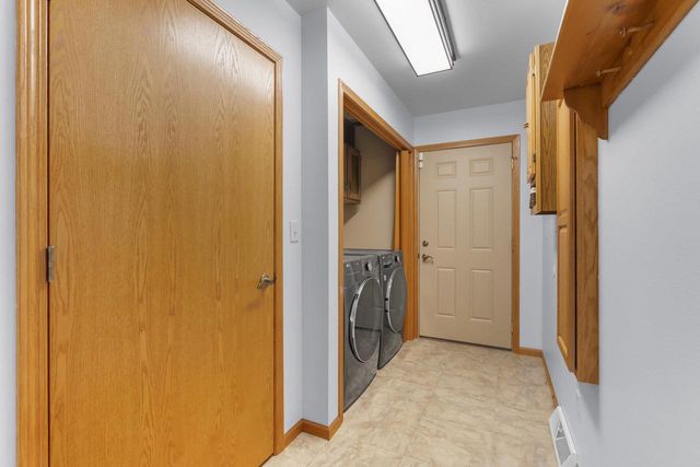 1325 S WESTHAVEN DRIVE, Oshkosh, WI 54904