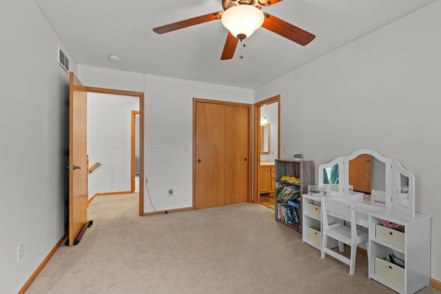 1325 S WESTHAVEN DRIVE, Oshkosh, WI 54904