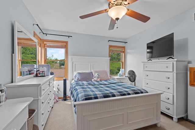 1325 S WESTHAVEN DRIVE, Oshkosh, WI 54904