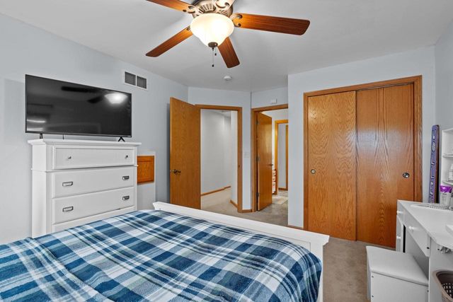 1325 S WESTHAVEN DRIVE, Oshkosh, WI 54904