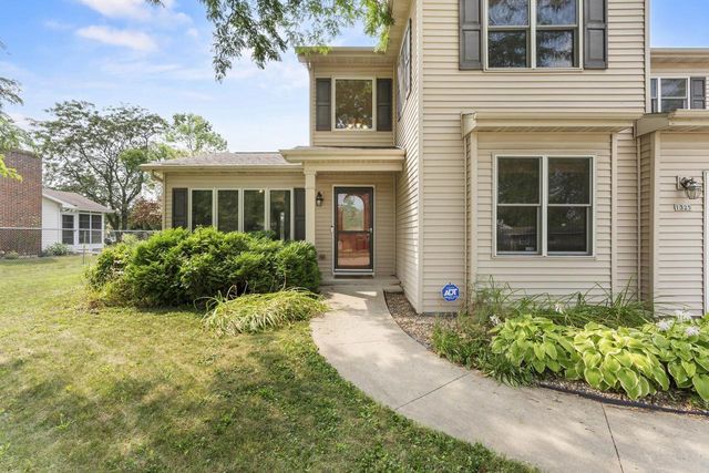 1325 S WESTHAVEN DRIVE, Oshkosh, WI 54904