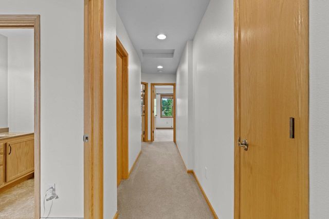 1325 S WESTHAVEN DRIVE, Oshkosh, WI 54904