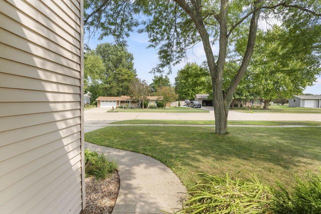 1325 S WESTHAVEN DRIVE, Oshkosh, WI 54904