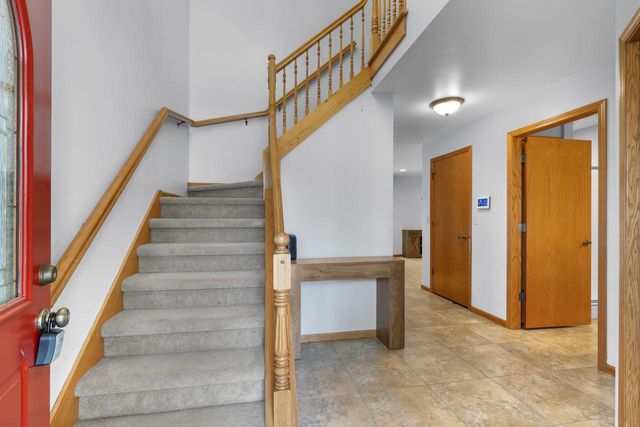 1325 S WESTHAVEN DRIVE, Oshkosh, WI 54904