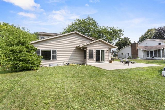 1325 S WESTHAVEN DRIVE, Oshkosh, WI 54904