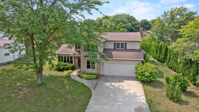 1325 S WESTHAVEN DRIVE, Oshkosh, WI 54904