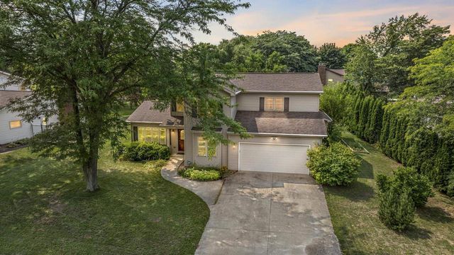 1325 S WESTHAVEN DRIVE, Oshkosh, WI 54904