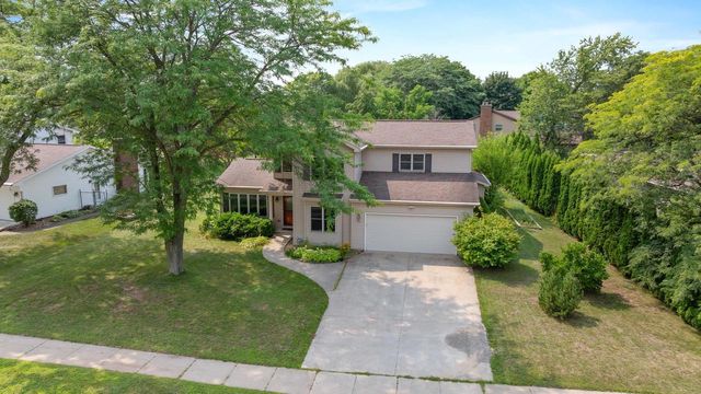 1325 S WESTHAVEN DRIVE, Oshkosh, WI 54904