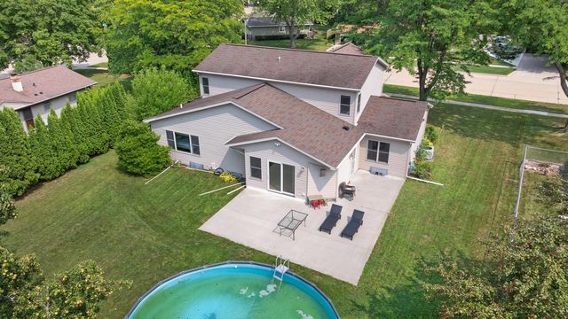 1325 S WESTHAVEN DRIVE, Oshkosh, WI 54904