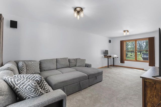 1325 S WESTHAVEN DRIVE, Oshkosh, WI 54904