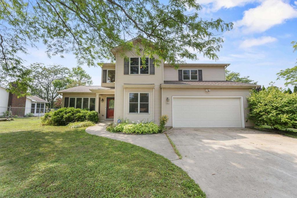 1325 S WESTHAVEN DRIVE, Oshkosh, WI 54904