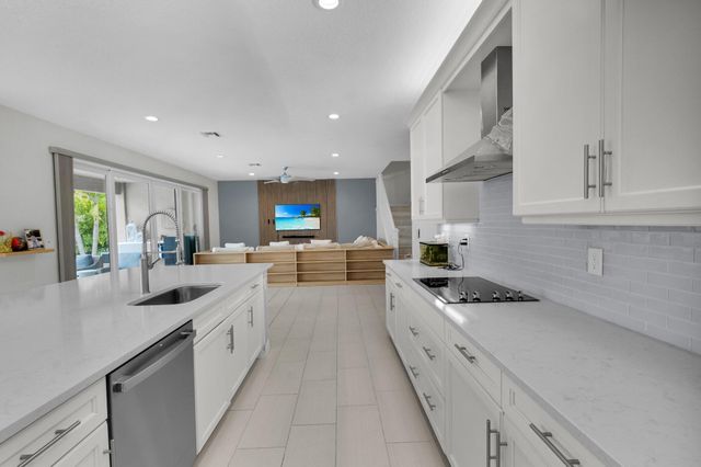 9712 Celtic Sea Lane, Delray Beach, FL 33446