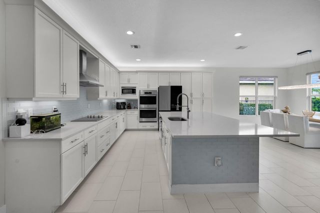 9712 Celtic Sea Lane, Delray Beach, FL 33446