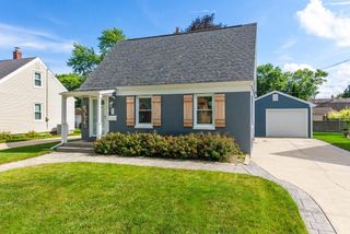 141 W Roberta AVENUE, Waukesha, WI 53186