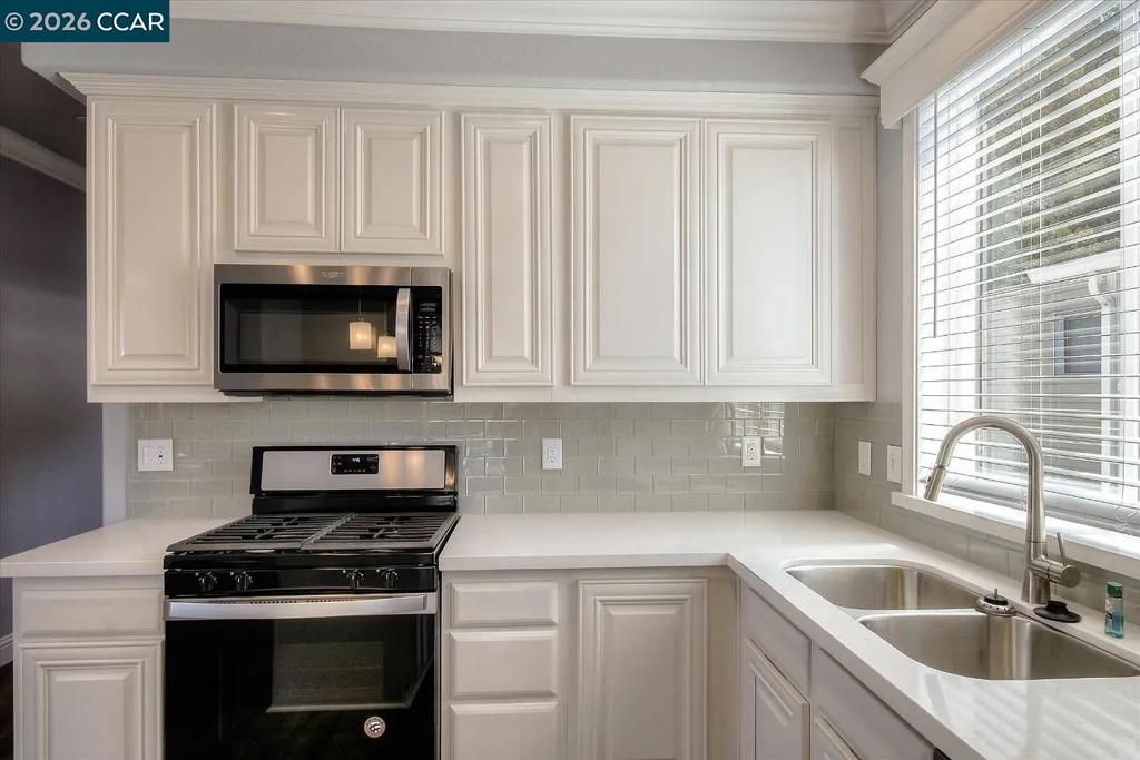 Image 9 of property listing at 9 9 Shoal Dr, Daly City, CA 94014